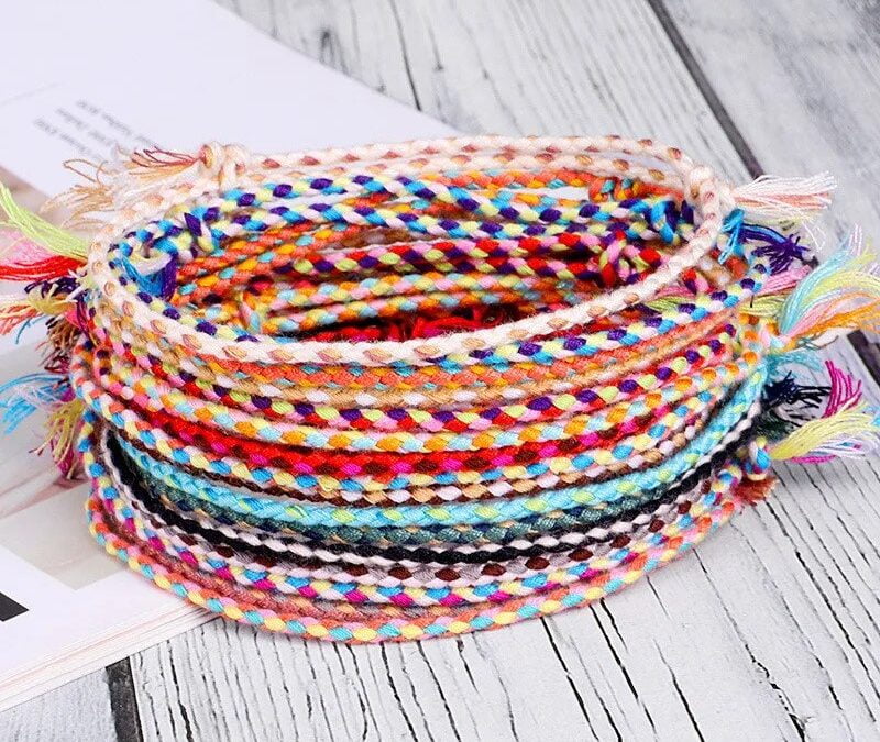 Comment fermer un bracelet brésilien : le guide 2024